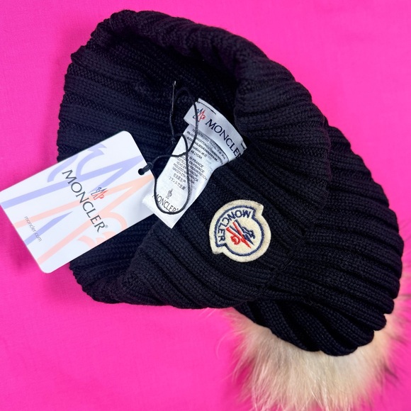 Moncler Women’s Black Knit Beanie w/ Pom Pom – New - Picture 3 of 4
